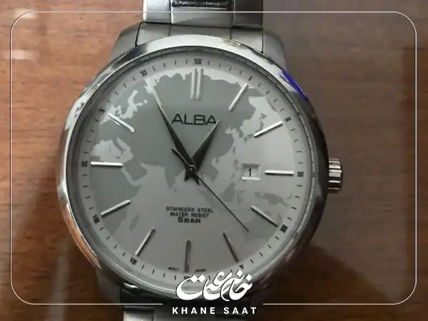 ساعت‌های اصل آلبا دارای لوگوی کاملاً مشخص و تراز شده هستند.